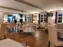 Atmosphère du Restaurant français Auberge des Enclos à Saint-Paul-le-Jeune - n°1