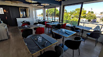 Atmosphère du L'ostra - Restaurant & Bar à Huitres à Saint-Gilles-Croix-de-Vie - n°6