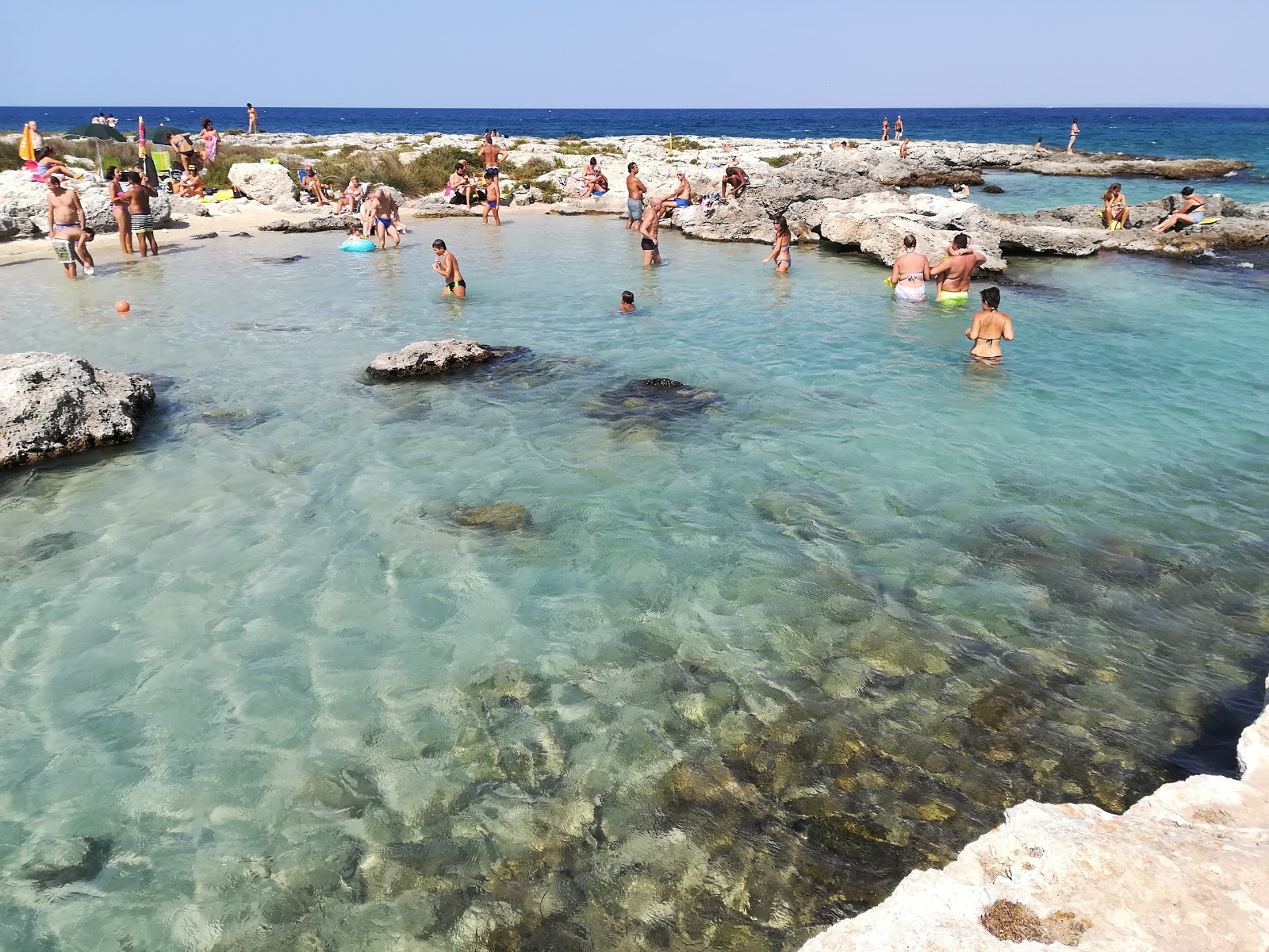 Spiaggia del Frascone'in fotoğrafı mavi saf su yüzey ile