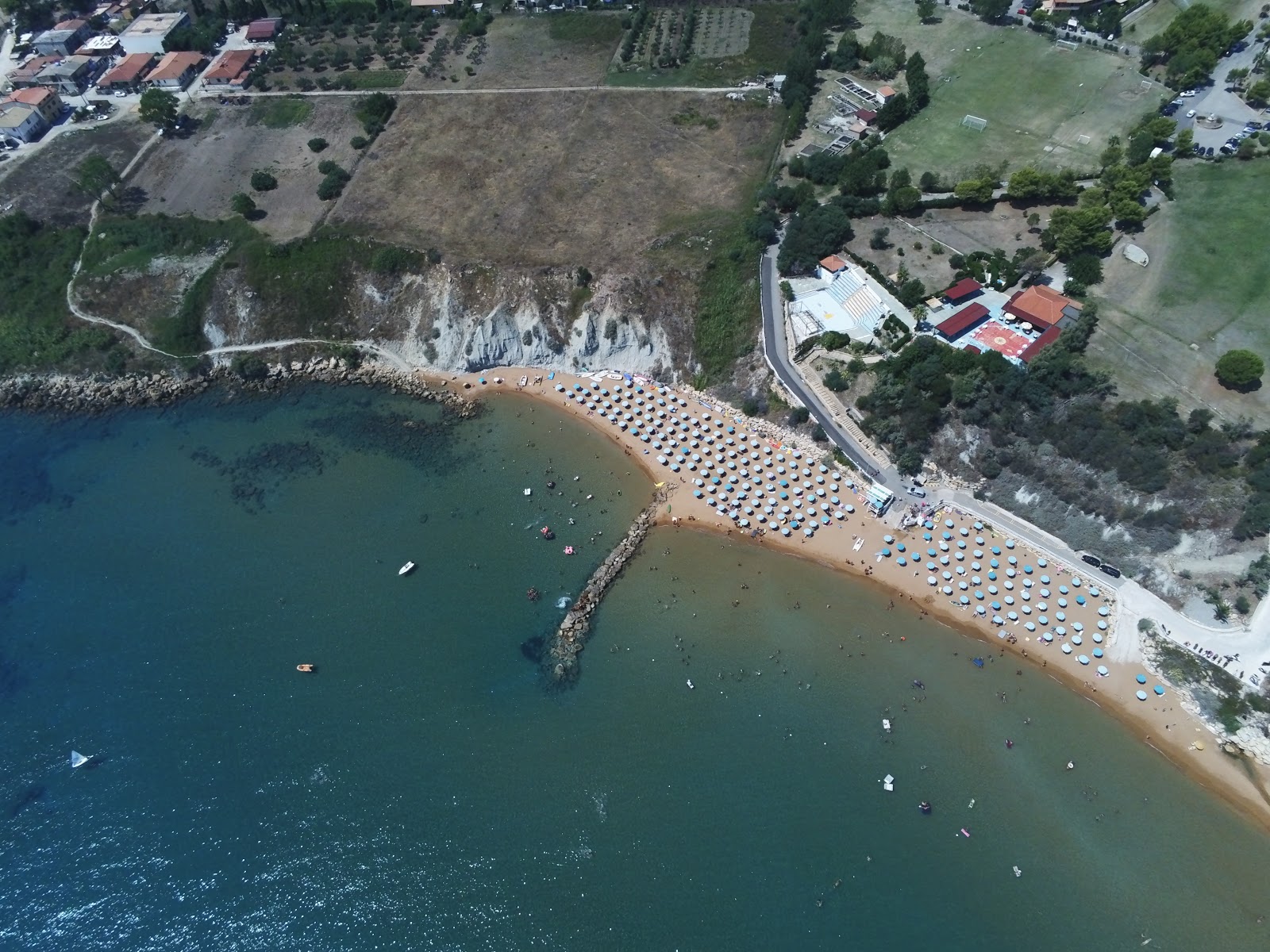 Φωτογραφία του Santa Cristina beach με ευθεία ακτή