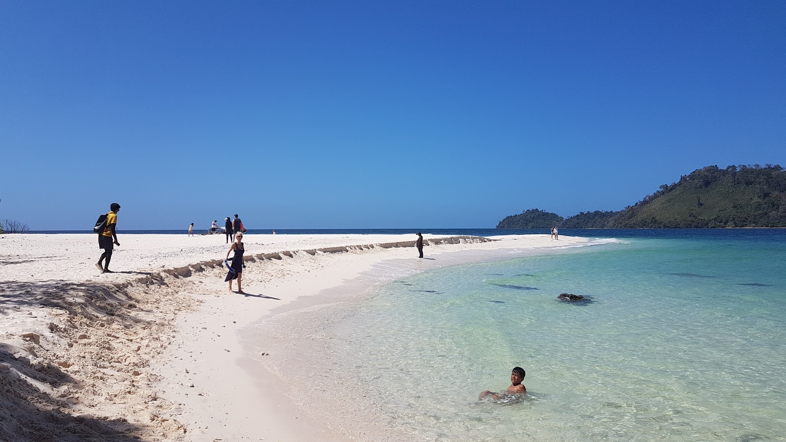 Foto de Praia de Koh Khai e sua bela paisagem