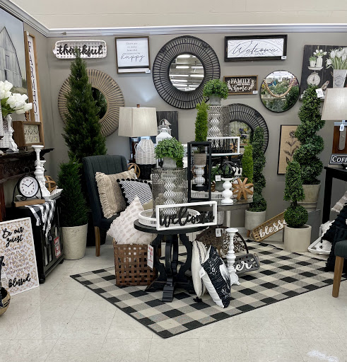 Home Goods Store «Trees n Trends - Henderson, KY», reviews and photos, 1900 US-41 #7, Henderson, KY 42420, USA