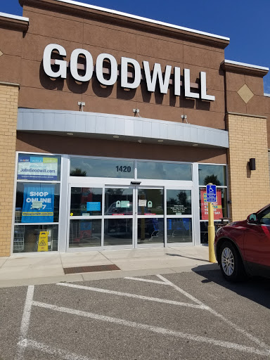 Thrift Store «Goodwill - Hutchinson», reviews and photos
