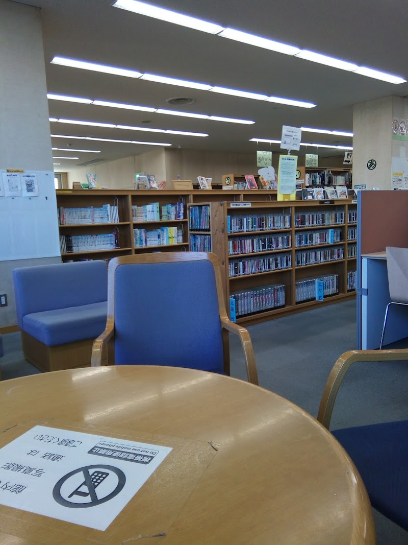 八尾市立山本図書館の自習室