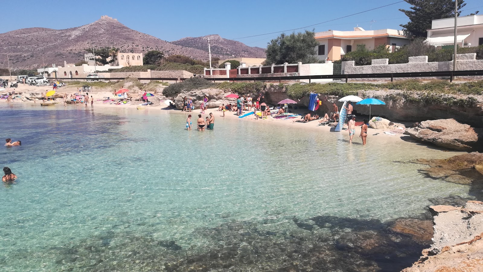 Foto de Spiaggia Di Calamoni com meios de comunicação nível de limpeza