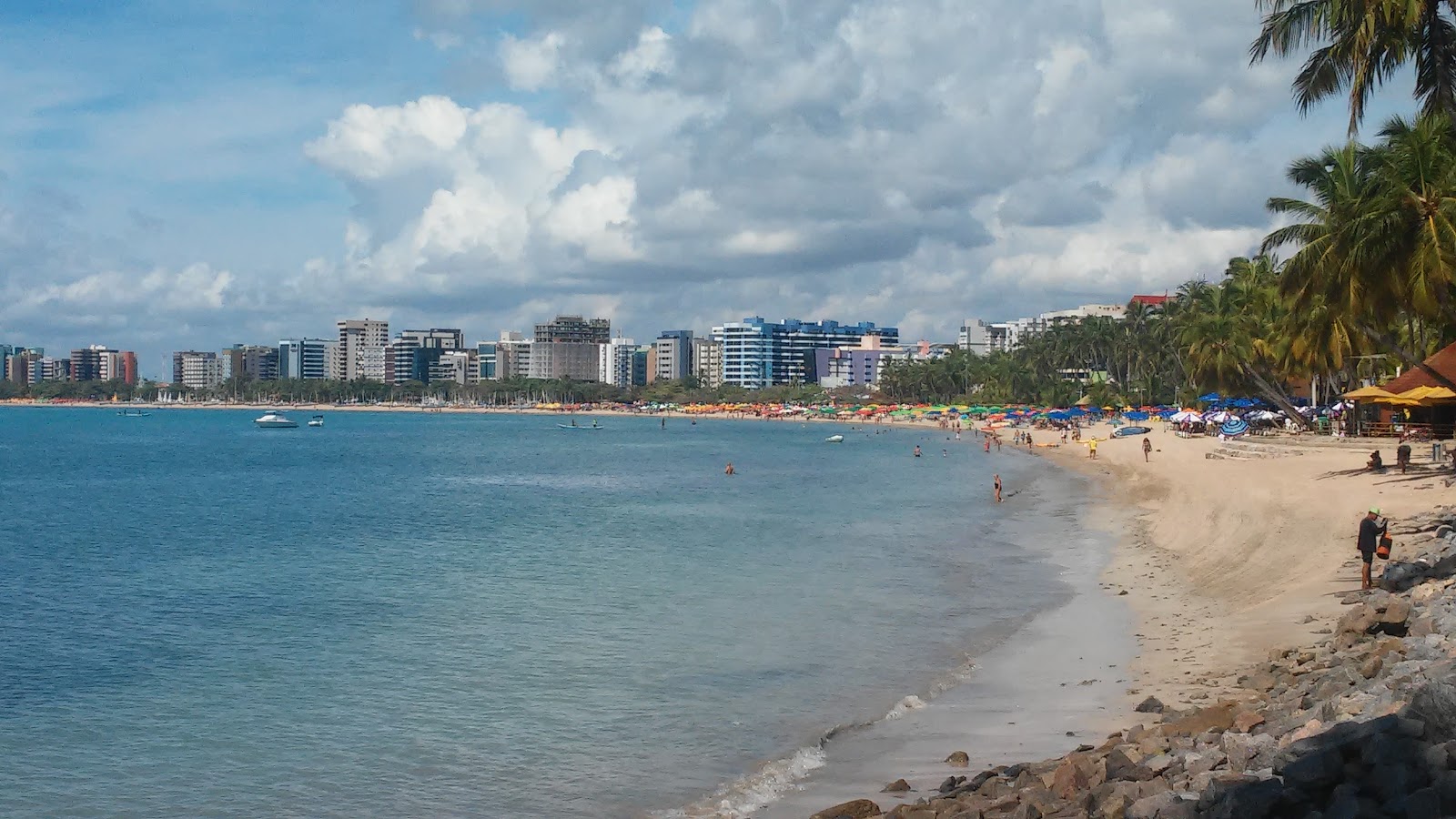 Fotografie cu Praia de Pajuçara cu nivelul de curățenie înalt