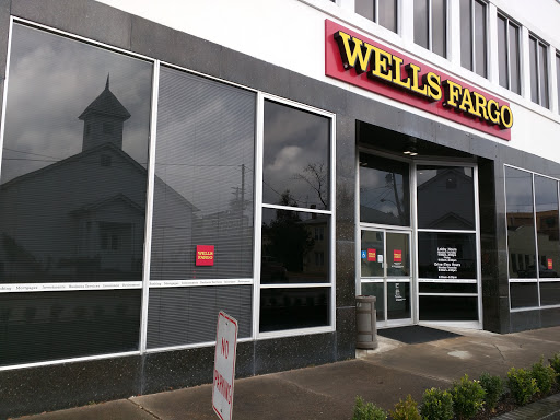 Wells Fargo Bank in Perry, Florida