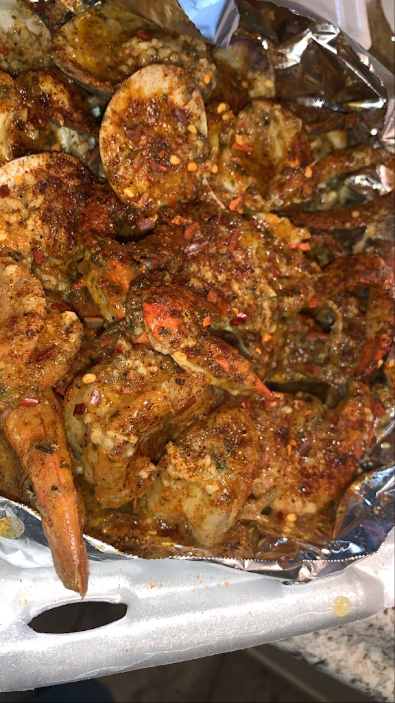 Boogies Seafood and Wings 08102