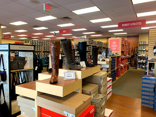 Shoe Store «Peltz Shoes - Bradenton Store», reviews and photos, 5275 University Pkwy, University Park, FL 34201, USA