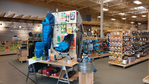 Camping Store «REI», reviews and photos, 735 NW Gilman Blvd, Issaquah, WA 98027, USA