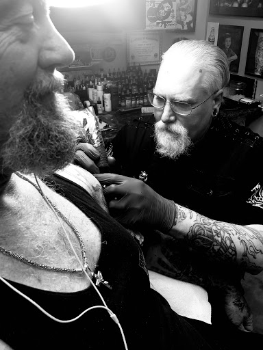 Tattoo Shop «Maximum Tattoo», reviews and photos, 20594 N Milwaukee Ave, Deerfield, IL 60015, USA