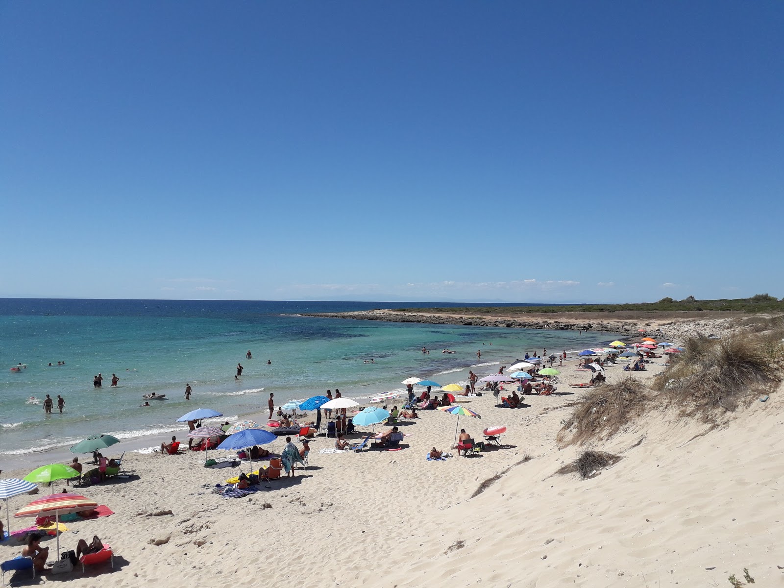 Spiaggia della Torretta'in fotoğrafı i̇nce kahverengi kum yüzey ile