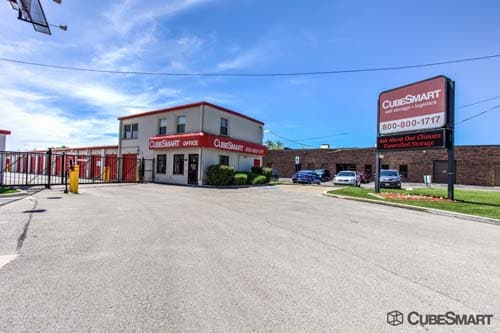 Self-Storage Facility «CubeSmart Self Storage», reviews and photos, 1551 W Algonquin Rd, Mt Prospect, IL 60056, USA