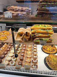 Gâteau du Restaurant servant le petit-déjeuner Land&Monkeys Amsterdam à Paris - n°3