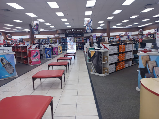 Shoe Store «Famous Footwear», reviews and photos, 9450 W Northern Ave, Glendale, AZ 85305, USA