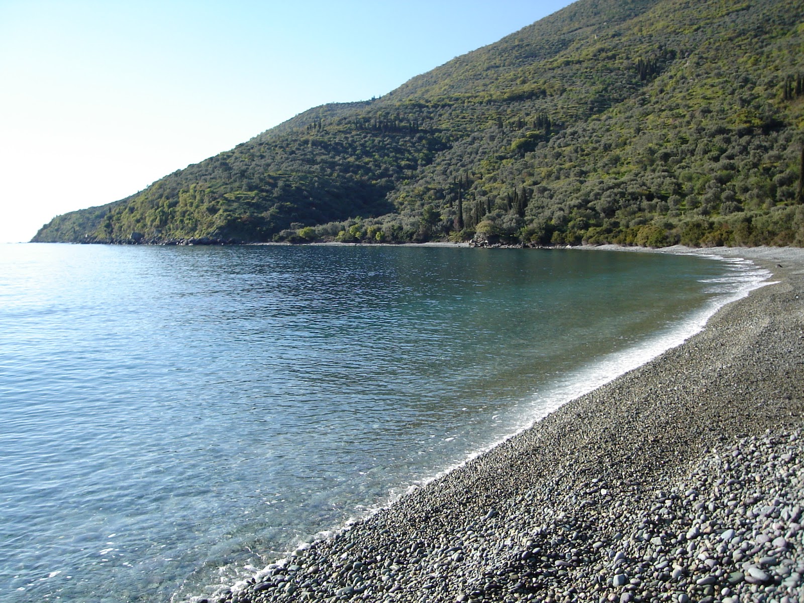 Fotografie cu Lygaria beach cu o suprafață de apă pură albastră