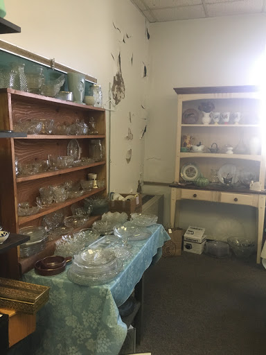 Thrift Store «Evergreen Thrift Shop», reviews and photos, 421 S 36th St, Omaha, NE 68131, USA