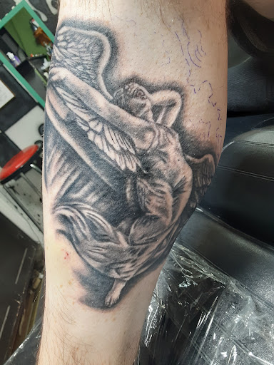 Tattoo Shop «Art In Motion Inc Tattooing», reviews and photos, 415 S Broadway St, Medina, OH 44256, USA