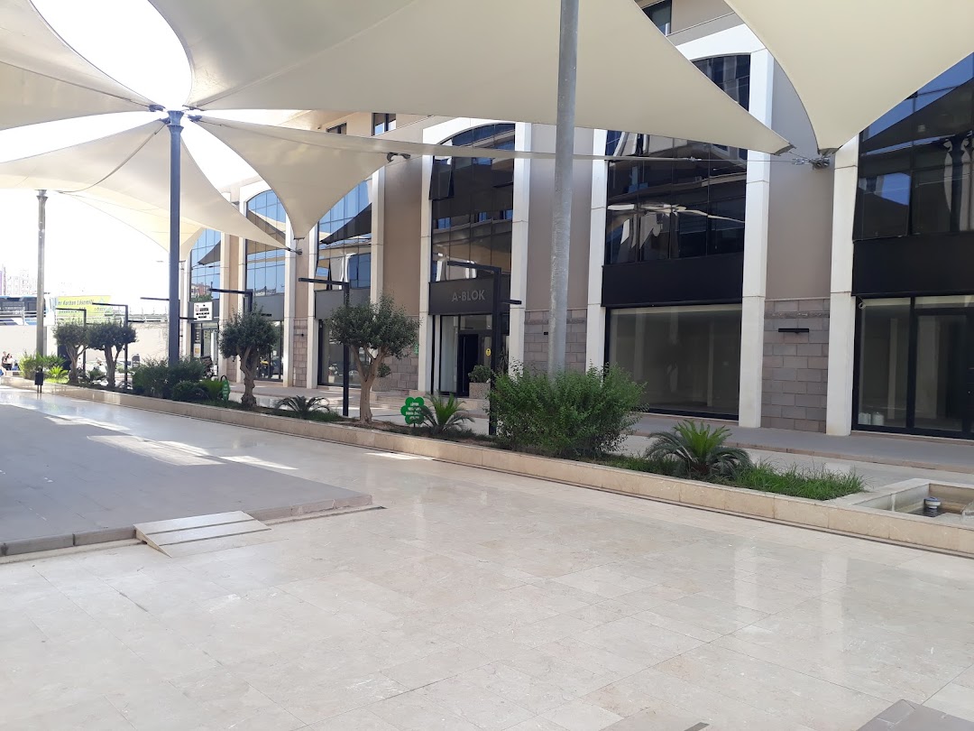 Çomu İş ve Alışveriş Merkezi