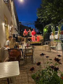 Atmosphère du Café de la Place et Restaurant à Saint-Jodard - n°1