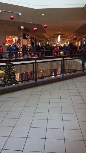 Shopping Mall «North Riverside Park Mall», reviews and photos, 7501 W Cermak Rd, N Riverside, IL 60546, USA