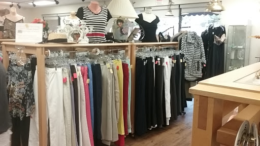 Thrift Store «Assistance League of Phoenix Thrift Boutique», reviews and photos, 7044 N 7th St, Phoenix, AZ 85020, USA