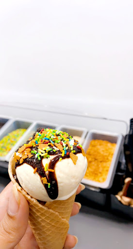 آيسكريم لذيذ و بارد COLD & TASTY 