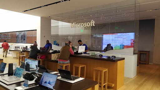 Computer Store «Microsoft Store - Roosevelt Field», reviews and photos, 630 Old Country Rd, Garden City, NY 11530, USA