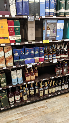 Liquor Store «Oakdale Liquors», reviews and photos, 1900 Main St, Tewksbury, MA 01876, USA