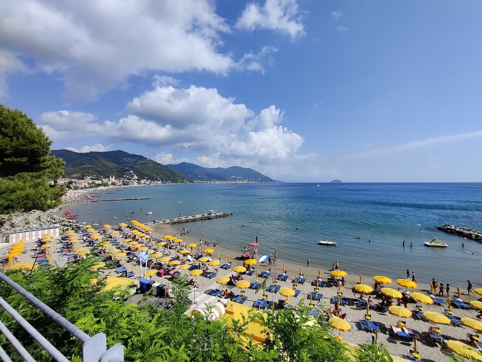 Fotografie cu Bagni Capo Mele Beach zona parțial reamenajată