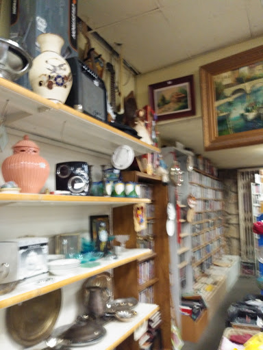 Thrift Store «Community Thrift Store», reviews and photos, 3237 E Florence Ave, Huntington Park, CA 90255, USA