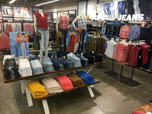 Clothing Store «Old Navy», reviews and photos, 3131 E Main St, Mohegan Lake, NY 10547, USA