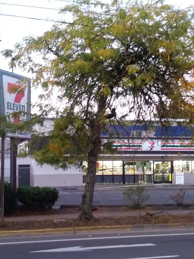 Convenience Store «Circle K», reviews and photos, 296 E 13th Ave, Eugene, OR 97401, USA
