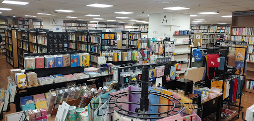 Aladdin Used Bookstore jongrojeom