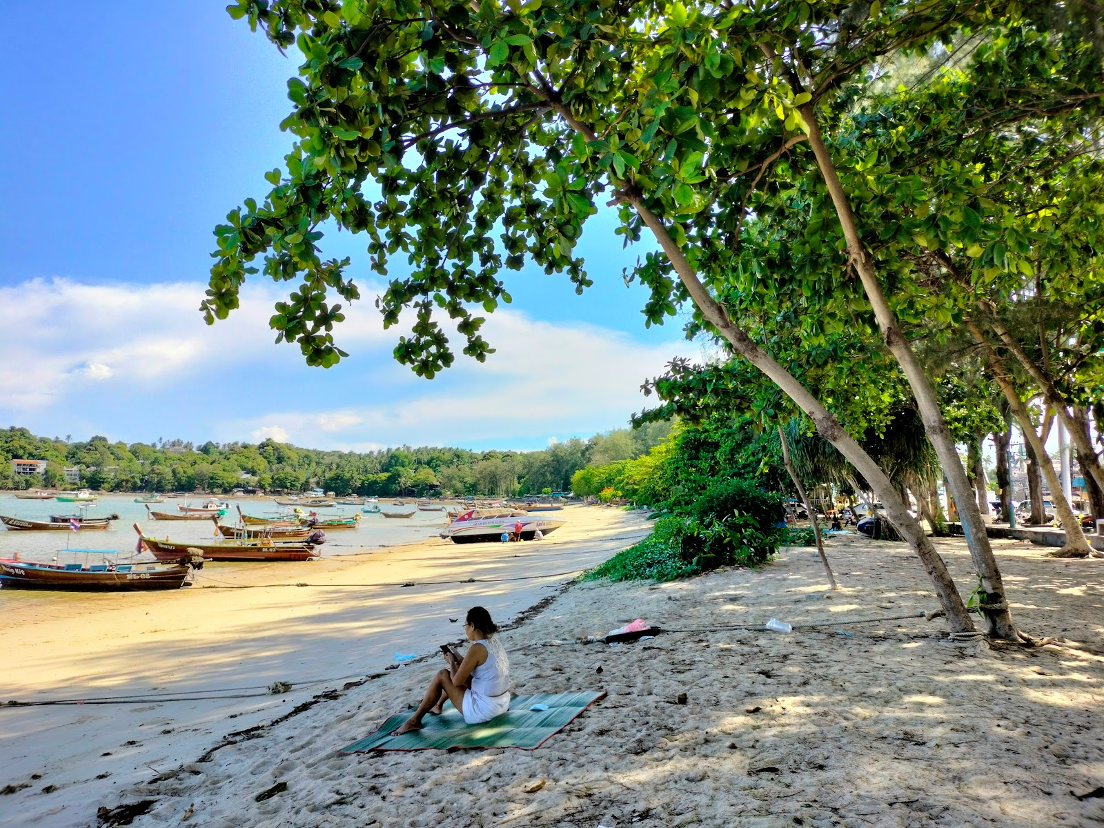 Foto de Ra Wai Beach área de servicios