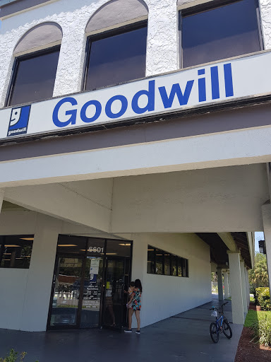 Thrift Store «Goodwill Greenacres/Woodbridge Store & Donation Center», reviews and photos, 6601 Forest Hill Blvd, Greenacres, FL 33413, USA