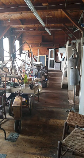 Antique Furniture Store «Hip and Humble», reviews and photos, 401 E Main St, Berryville, VA 22611, USA