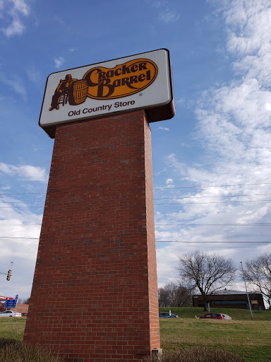 American Restaurant «Cracker Barrel Old Country Store», reviews and photos, 11701 University Ave, Clive, IA 50325, USA