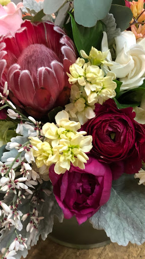 Florist «Sidelines Custom Floral Designs, Inc», reviews and photos, 511 E 135th St, Kansas City, MO 64145, USA