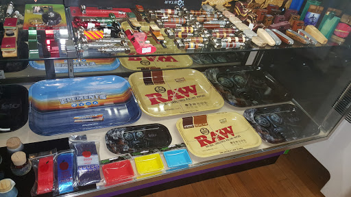 Tobacco Shop «Apparatus Smoke Shop», reviews and photos, 284 Cowesett Ave, West Warwick, RI 02893, USA