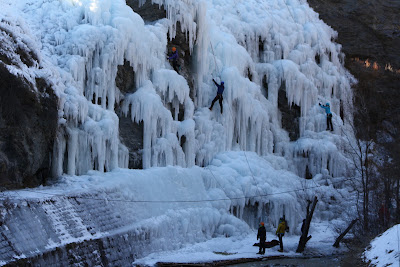 Cascade de glace Aiguilles à Aiguilles