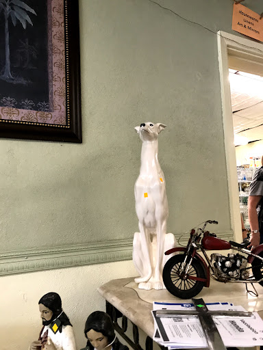 Used Clothing Store «T.E.A.M. Resale Shop», reviews and photos, 300 W Main St, Tomball, TX 77375, USA