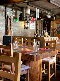 Atmosphère du Restaurant français Le Grizzli à Mâcot-la-Plagne - n°9