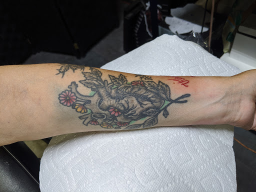 Tattoo Shop «Cloak and Dagger Tattoo», reviews and photos, 641 N Riverside Dr, Clarksville, TN 37040, USA