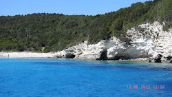 Paralia Orkou'in fotoğrafı dağlarla çevrili