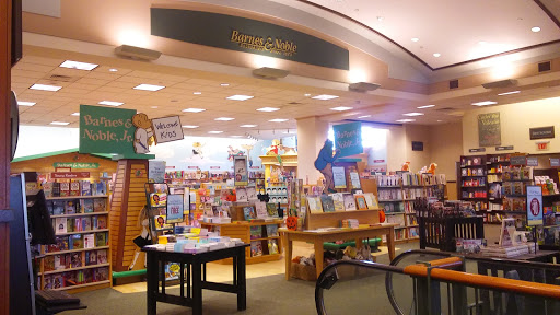 Book Store «Barnes & Noble», reviews and photos, 7 Holyoke St, Holyoke, MA 01040, USA