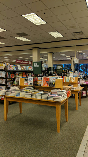 Book Store «Barnes & Noble Booksellers Crabtree Mall», reviews and photos, 4325 Glenwood Ave, Raleigh, NC 27612, USA