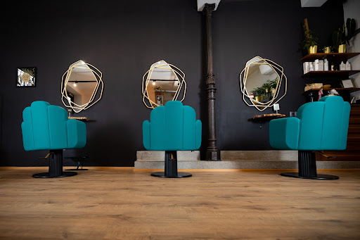 Hairground - Ready To Dye | Balayage, Typveränderung, Weft Extensions & Mehr In Wolfurt