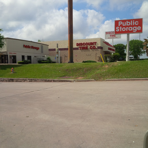 Self-Storage Facility «Public Storage», reviews and photos, 1450 N Fwy Service Rd, Conroe, TX 77304, USA