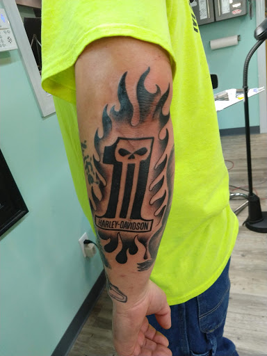 Tattoo Shop «Modern Electric Tattoo and Body Piercing», reviews and photos, 411 S Wesleyan Blvd, Rocky Mount, NC 27803, USA